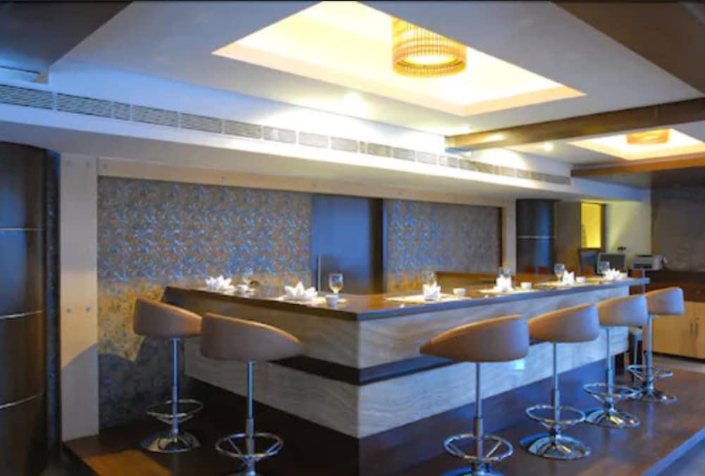 Hotel Peninsula Grand Mumbai Exterior foto