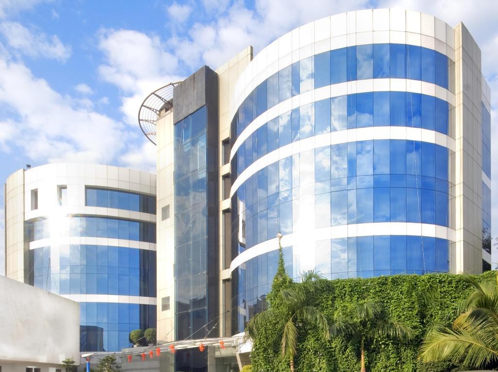 Hotel Peninsula Grand Mumbai Exterior foto