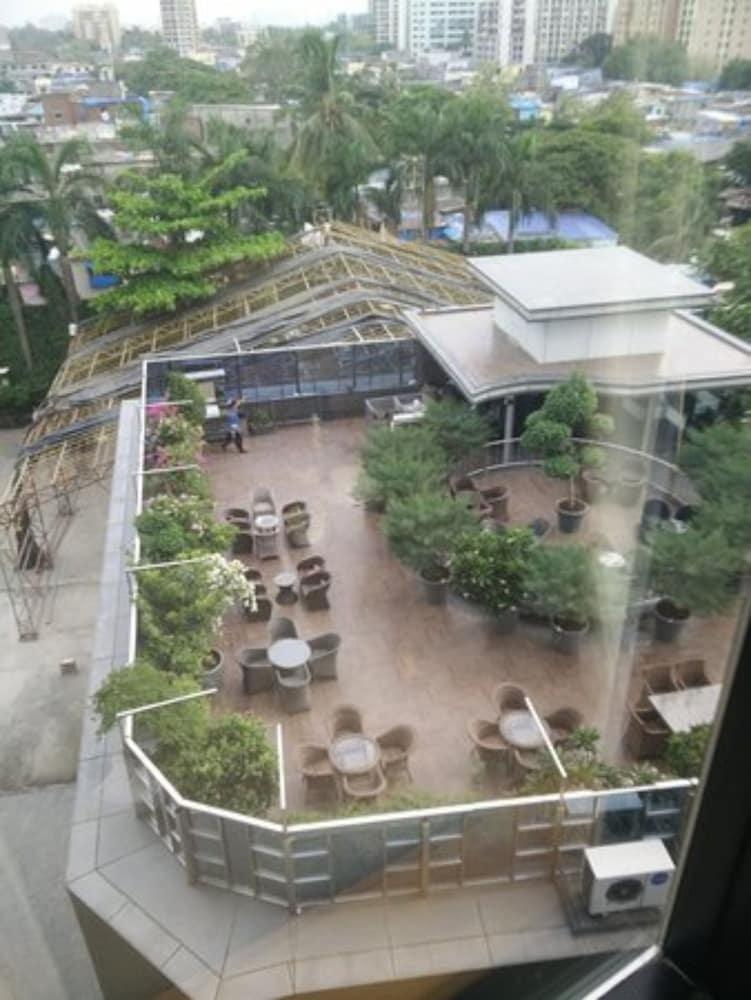 Hotel Peninsula Grand Mumbai Exterior foto