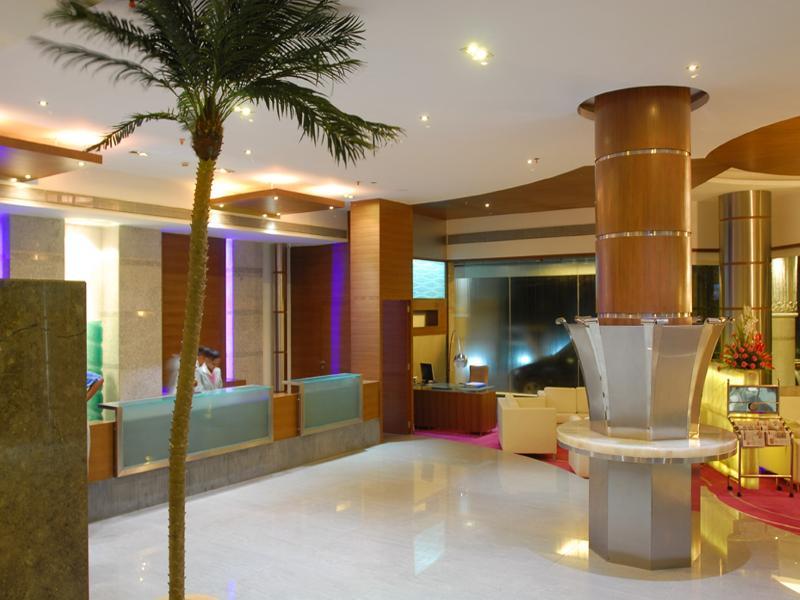 Hotel Peninsula Grand Mumbai Exterior foto