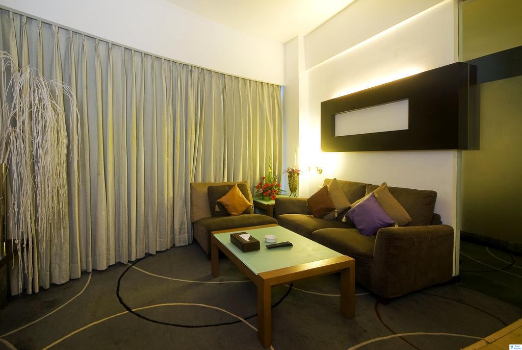 Hotel Peninsula Grand Mumbai Exterior foto