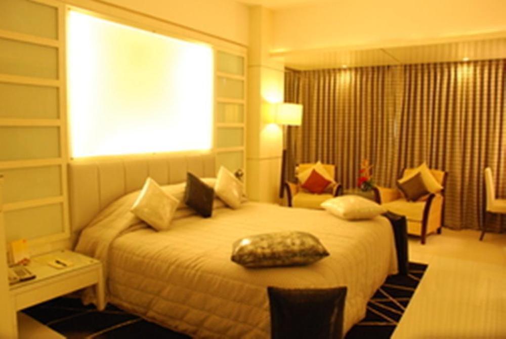 Hotel Peninsula Grand Mumbai Zimmer foto